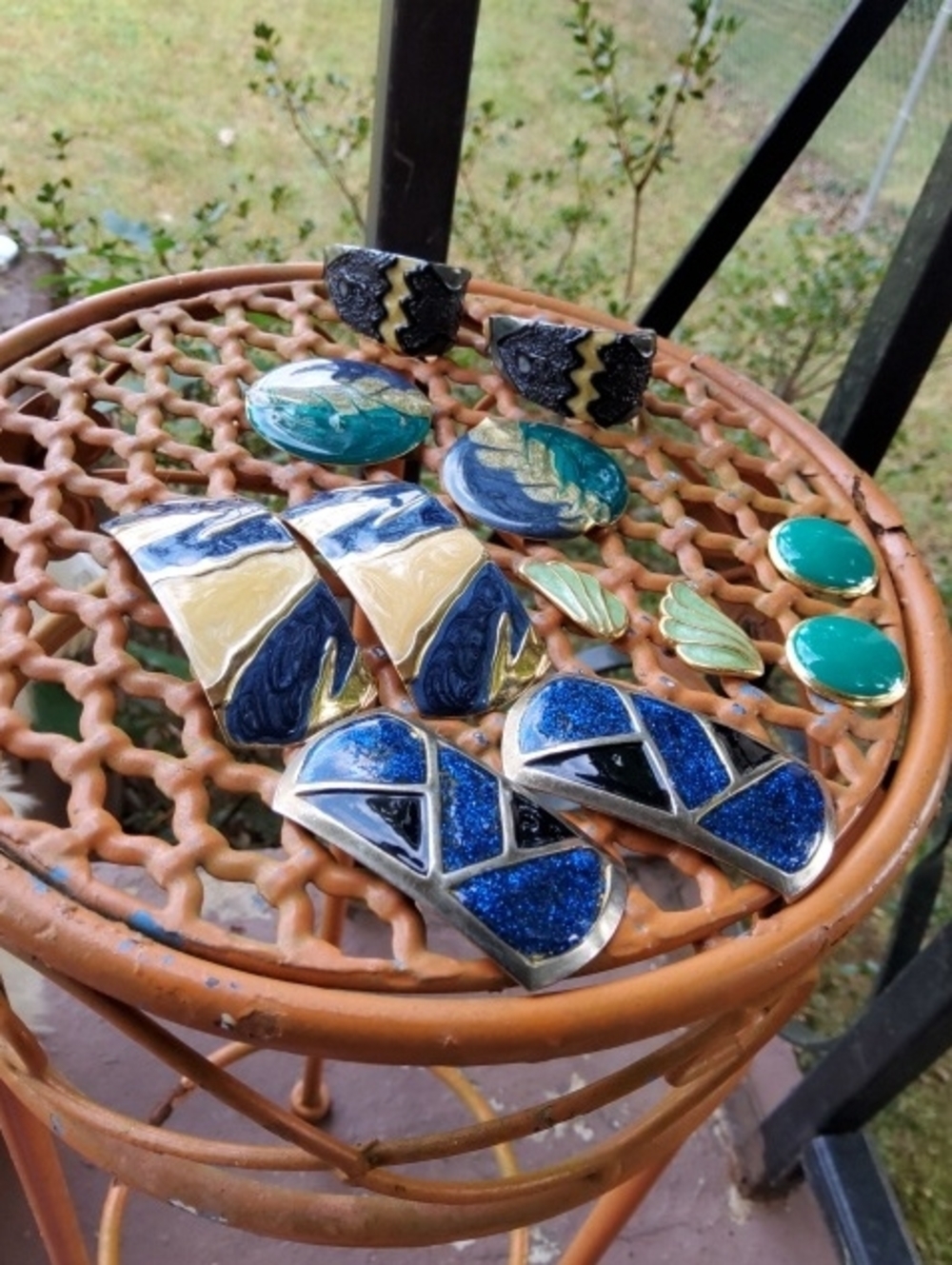 Vintage Metal Earrings X Six.